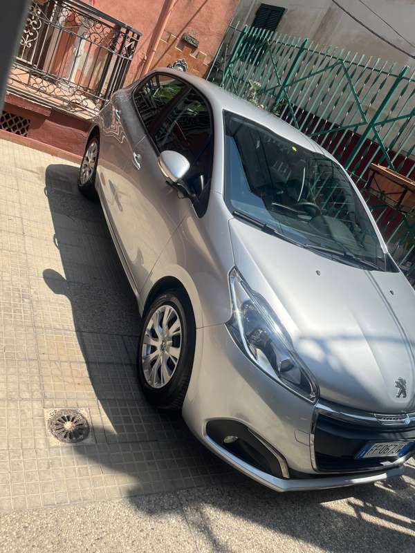 Usata Peugeot 208 Access 82 CV (60 kW) 2016 Argento Utilitaria