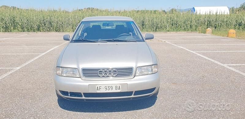 Usata Audi A4 125 CV (91 kW) 1995 Argento Berlina