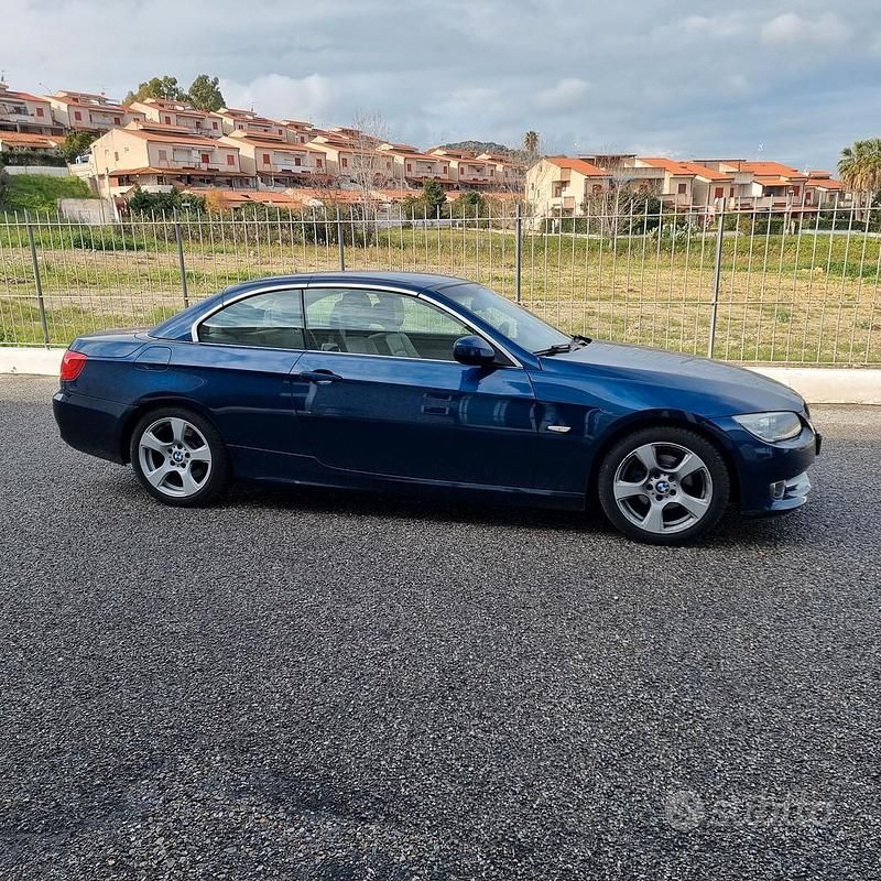 Usata BMW 320 Cabriolet 169 CV (124 kW) 2011 Blu Cabrio