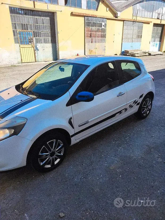 Gebraucht Renault Clio II 85 PS (62 kW) 2009 Weiß Limousine