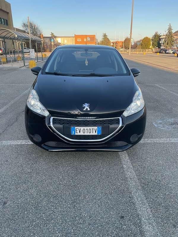 Usata Peugeot 208 Allure 82 CV (60 kW) 2014 Nero Utilitaria