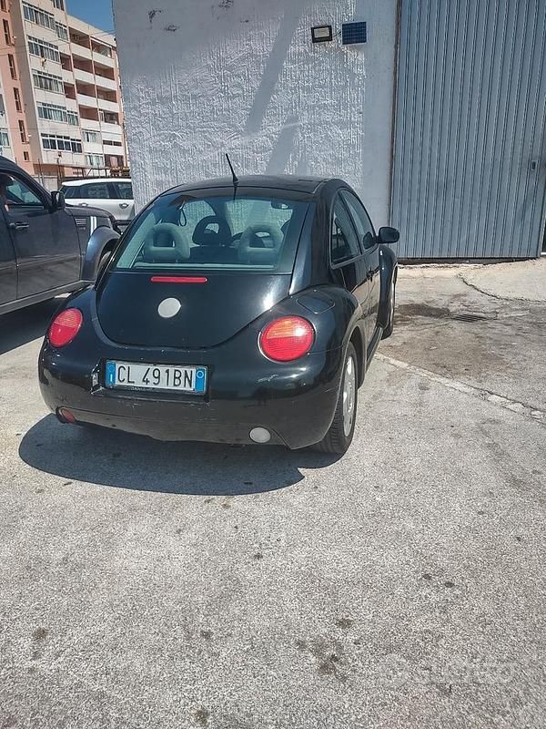 Usata VW New Beetle 101 CV (74 kW) 2002 Nero Utilitaria