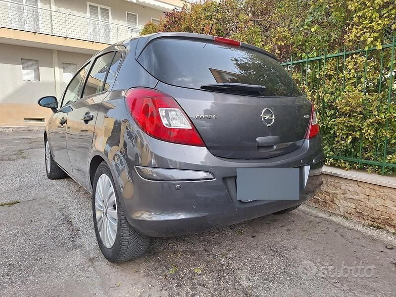 Usata Opel Corsa 95 CV (69 kW) 2011 Grigio Utilitaria