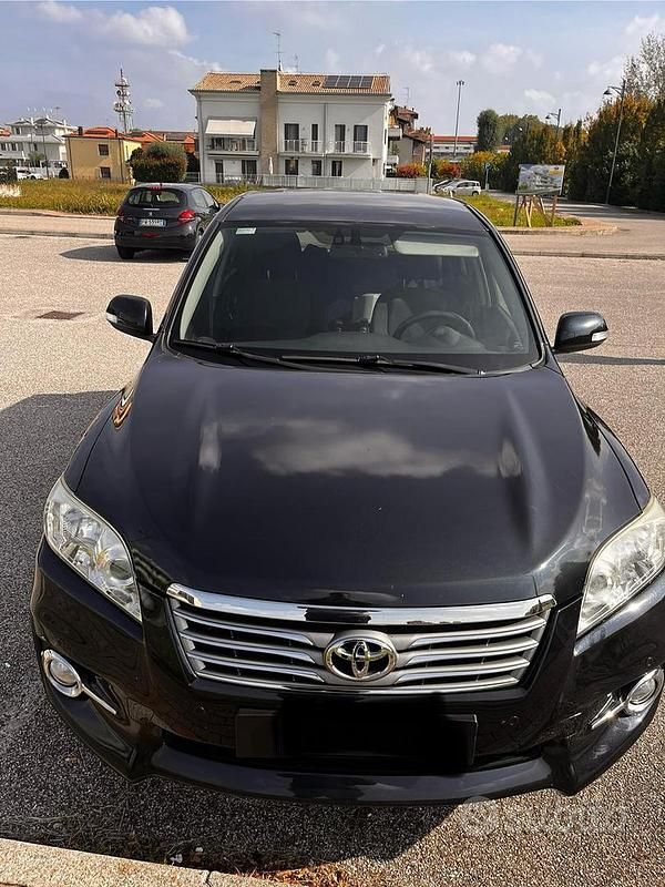Usata Toyota RAV4 150 CV (110 kW) 2011 Nero SUV