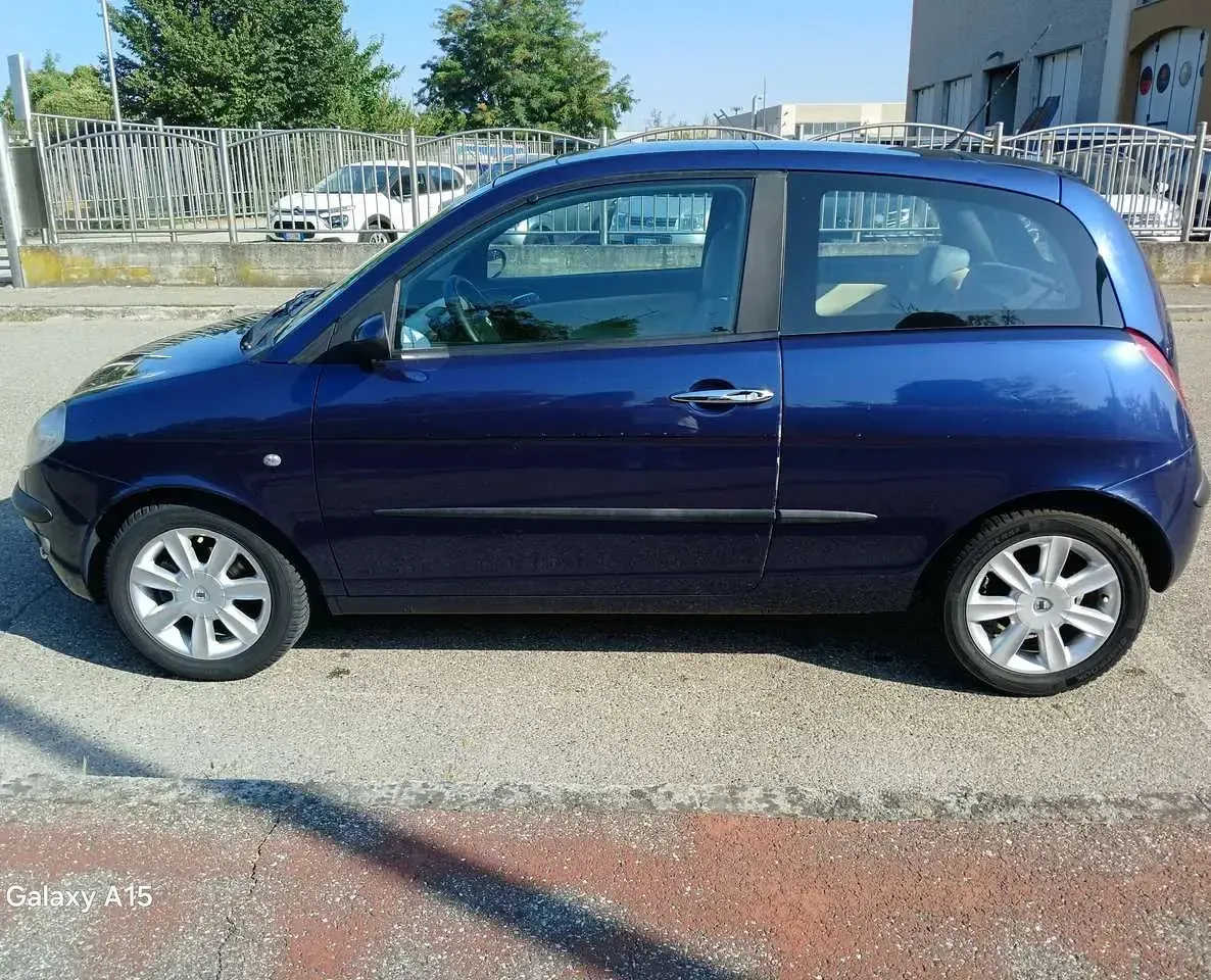 Usata Lancia Ypsilon 69 CV (50 kW) 2004 Vernice metallizzata Utilitaria