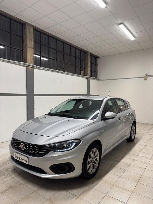 Argento Usata 2019 Fiat Tipo Lounge Tre volumi | 8490 € (Buon prezzo) - Immagine 1/4