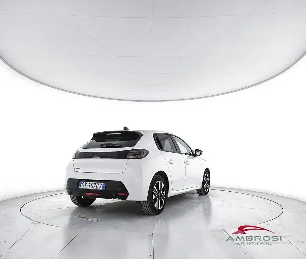 Usata Peugeot 208 Allure 101 CV (74 kW) 2025 Bianco Utilitaria
