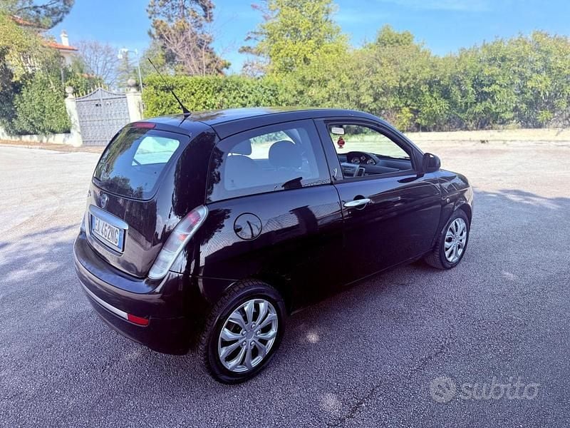 Usata Lancia Ypsilon 69 CV (50 kW) 2011 Nero Utilitaria