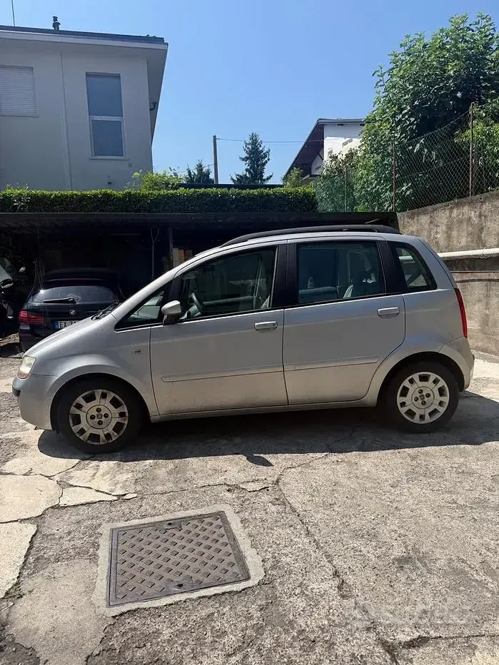 Usata Fiat Idea Emotion 69 CV (50 kW) 2005 Grigio Monovolume