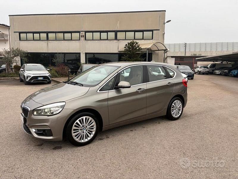 Usata BMW 216 Luxury Line 116 CV (85 kW) 2015 Grigio Station wagon