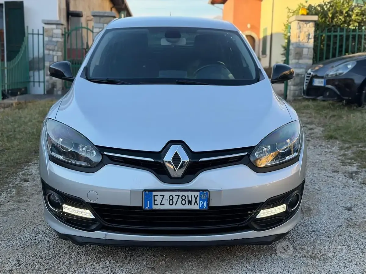Usata Renault Mégane LIMITED 110 CV (80 kW) 2015 Grigio Berlina