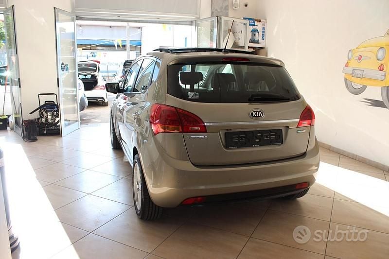 Usata Kia Venga 90 CV (66 kW) 2016 Grigio Utilitaria