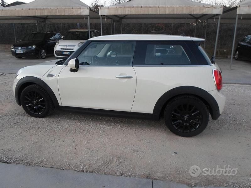 Usata Mini Cooper D 95 CV (69 kW) 2019 Bianco Utilitaria