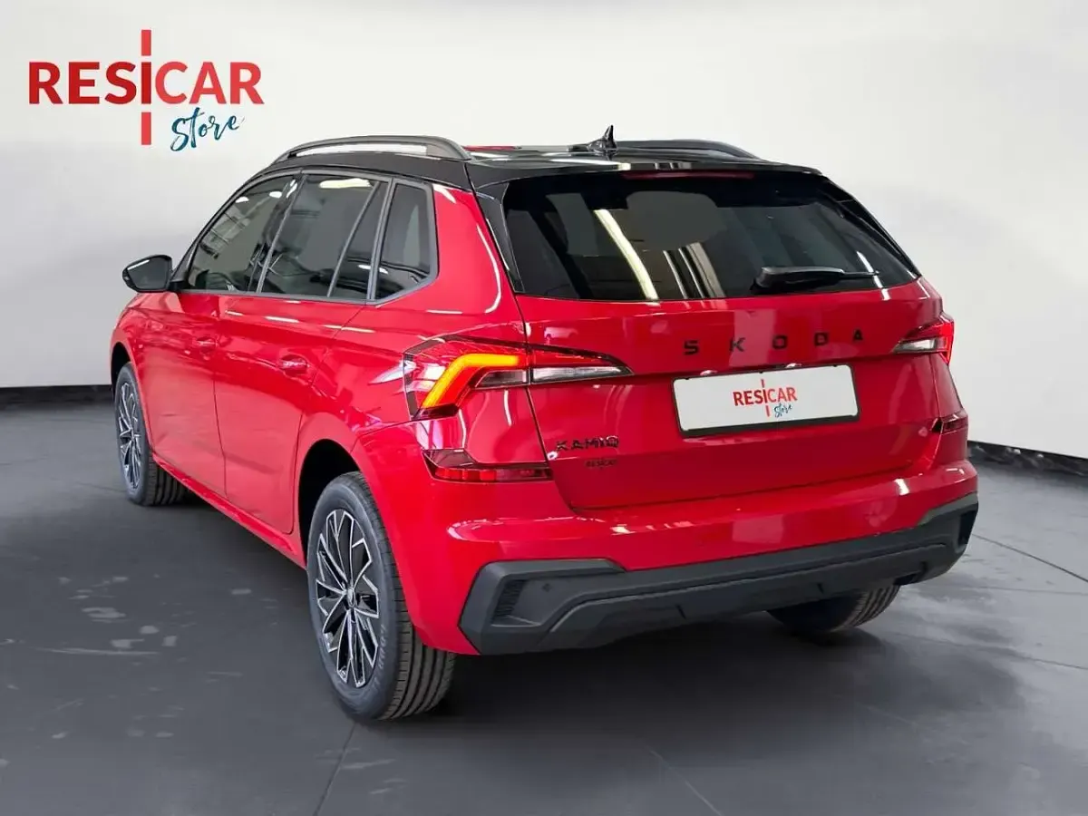 Nuova Skoda Kamiq Selection 116 CV (85 kW) 2026 Rosso velluto metallizzato ner SUV