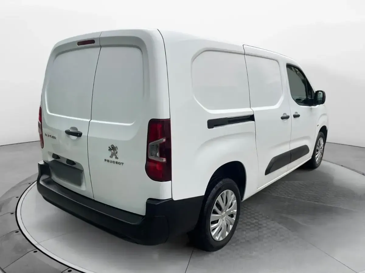 Usata Peugeot Rifter Active 102 CV (75 kW) 2021 Bianco Monovolume
