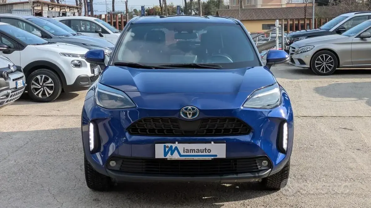 Second-hand Toyota Yaris Hybrid Trend 120 CP (88 kW) 2022 Albastru Monovolum