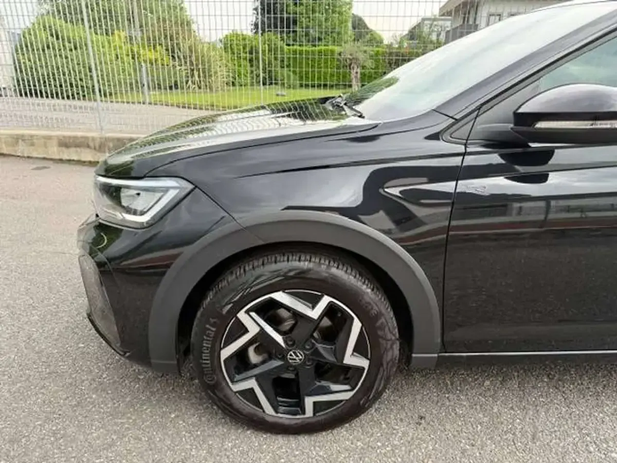Usata VW Taigo R-line 116 CV (85 kW) 2025 Deep black perleffekt SUV