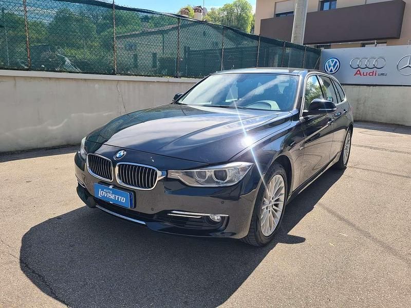 Usata BMW 330 Luxury Line 258 CV (189 kW) 2013 Nero metallizzato Station wagon
