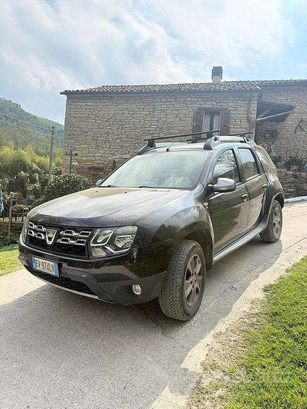 Usata Dacia Duster Lauréate 110 CV (80 kW) 2014 Nero SUV