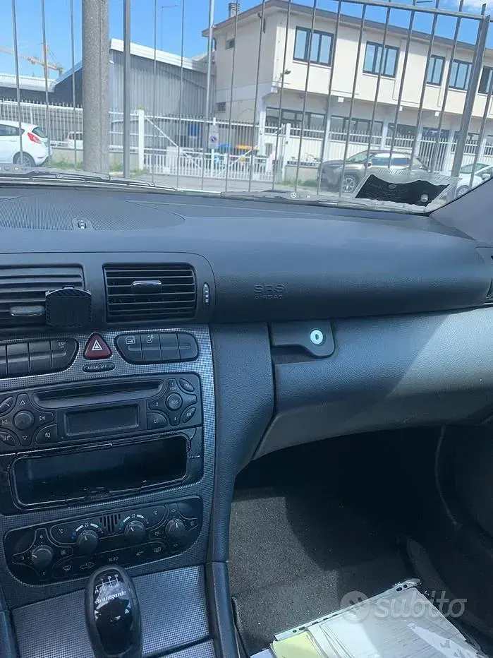 Usata Mercedes C200 163 CV (119 kW) 2002 Grigio Berlina