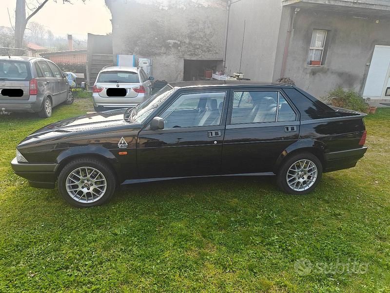 Usata Alfa Romeo 75 148 CV (108 kW) 1990 Nero Berlina