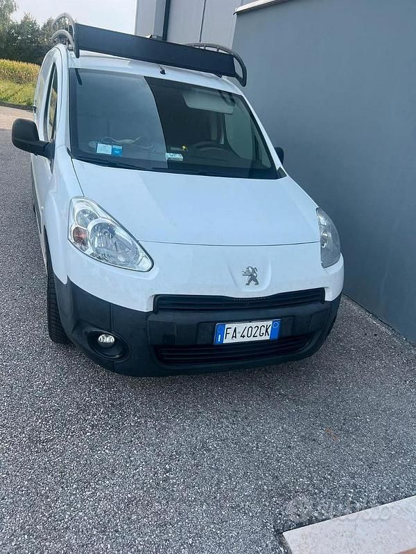 Bianco Usata 2015 Peugeot Partner Monovolume | 6000 € (Cara) - Immagine 1/4