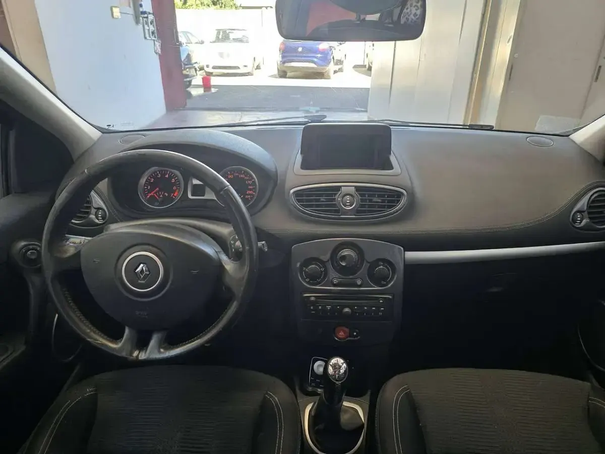 Usata Renault Clio III Dynamique 75 CV (55 kW) 2011 Other Berlina