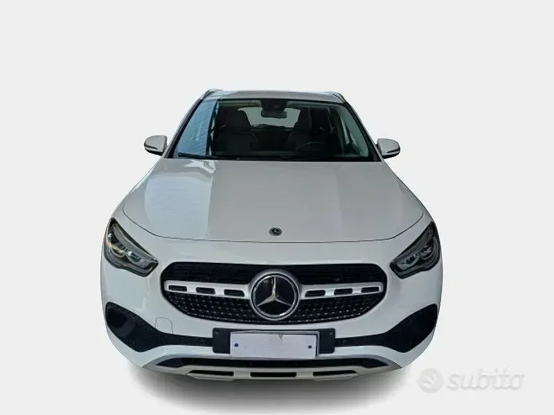 Usata Mercedes GLA200 Business 150 CV (110 kW) 2021 Bianco SUV