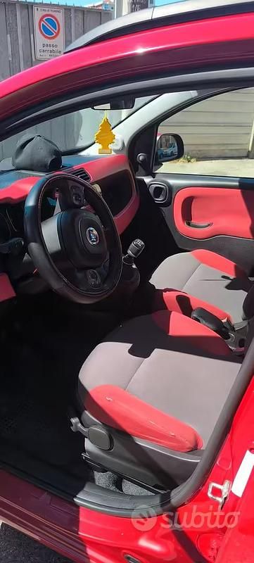 Usata Fiat Panda Lounge 69 CV (50 kW) 2014 Rosso Utilitaria