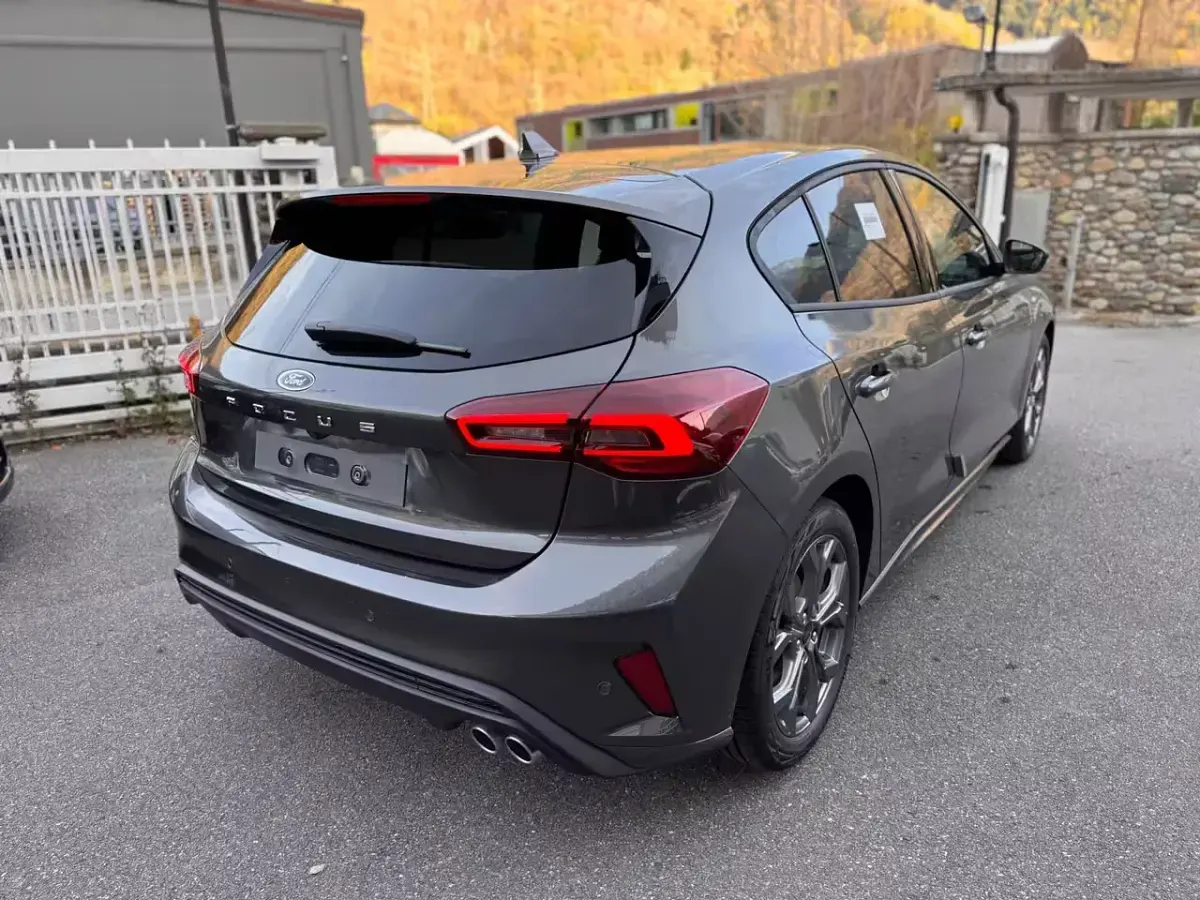 Nuova Ford Focus ST-Line 125 CV (91 kW) 2026 Grigio Berlina