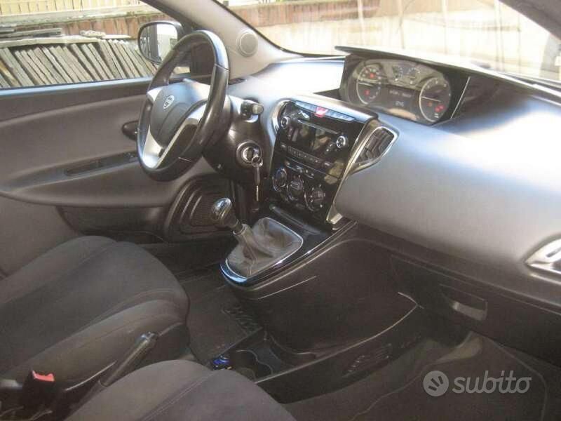 Usata Lancia Ypsilon Silver 95 CV (69 kW) 2013 Antracite metallizzato Utilitaria