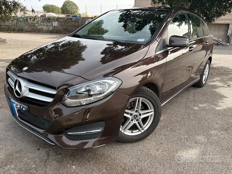 Usata Mercedes B200 2015 Marrone Monovolume