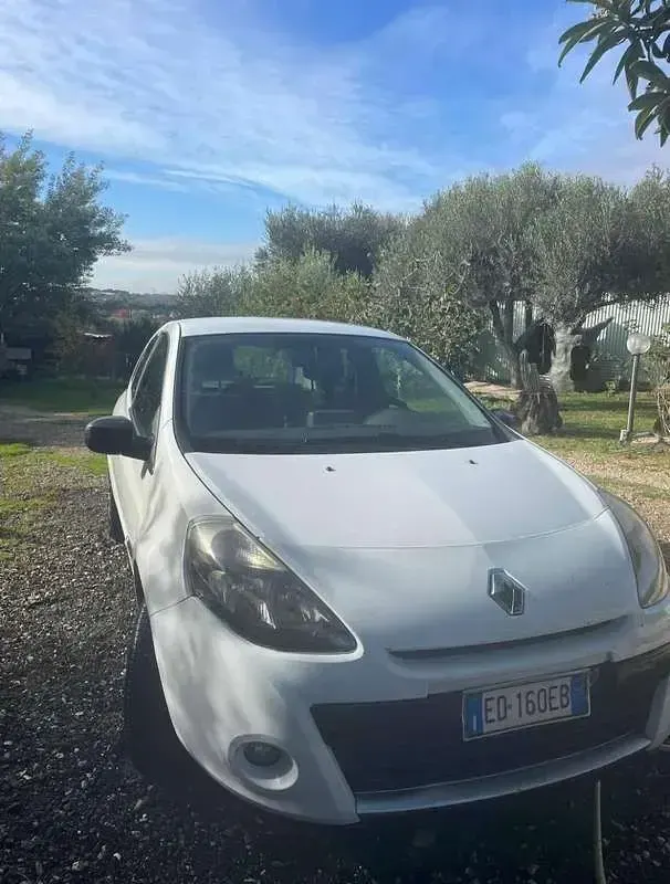 Usata Renault Clio II Dynamique 75 CV (55 kW) 2010 Berlina