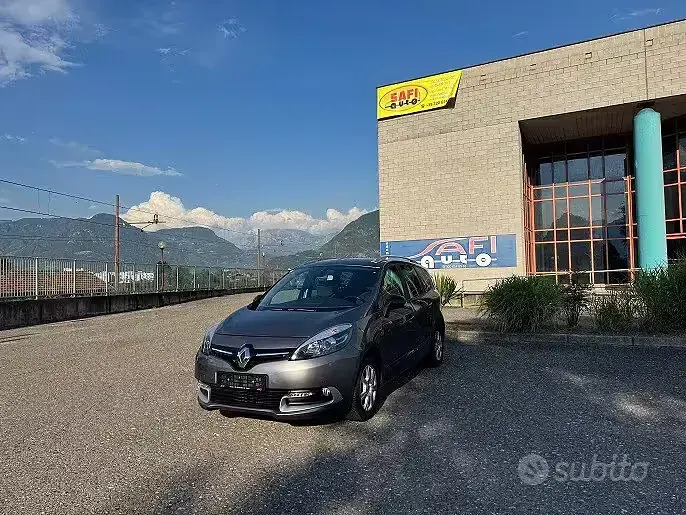 Usata Renault Scénic LIMITED 116 CV (85 kW) 2015 Grigio Monovolume