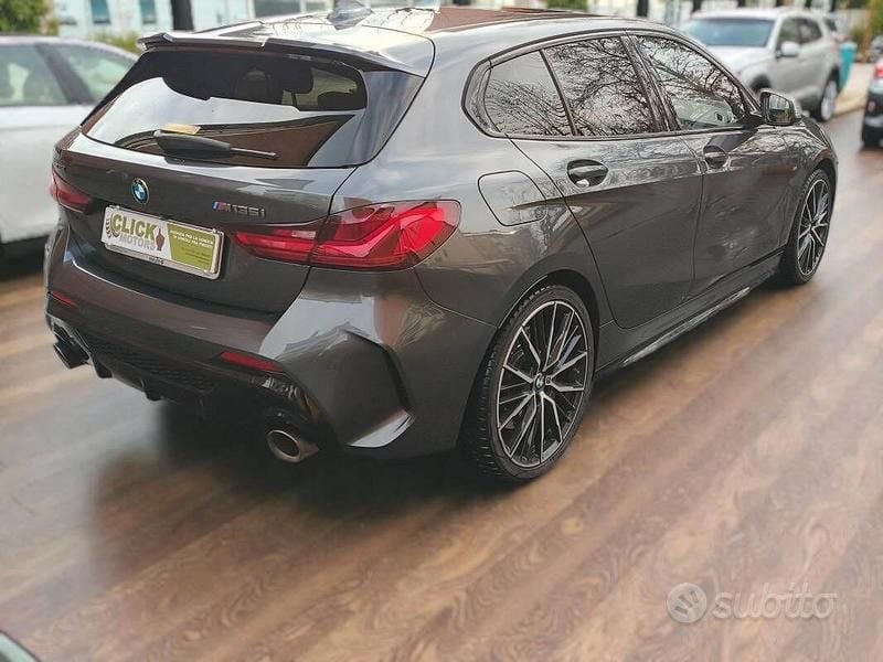 Begagnad BMW M135 Efficient Dynamics 306 HK (225 kW) 2021 Grå Halvkombi