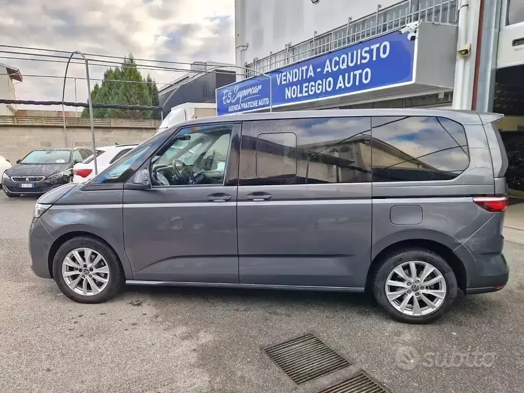 Usata VW Multivan Life 150 CV (110 kW) 2022 Antracite Monovolume