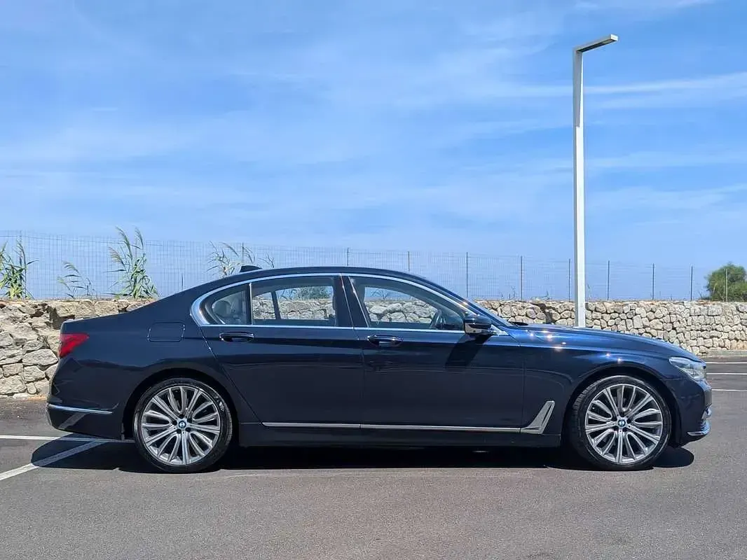 Usata BMW 730 Comfort Edition 265 CV (194 kW) 2016 Blu/azzurro Berlina