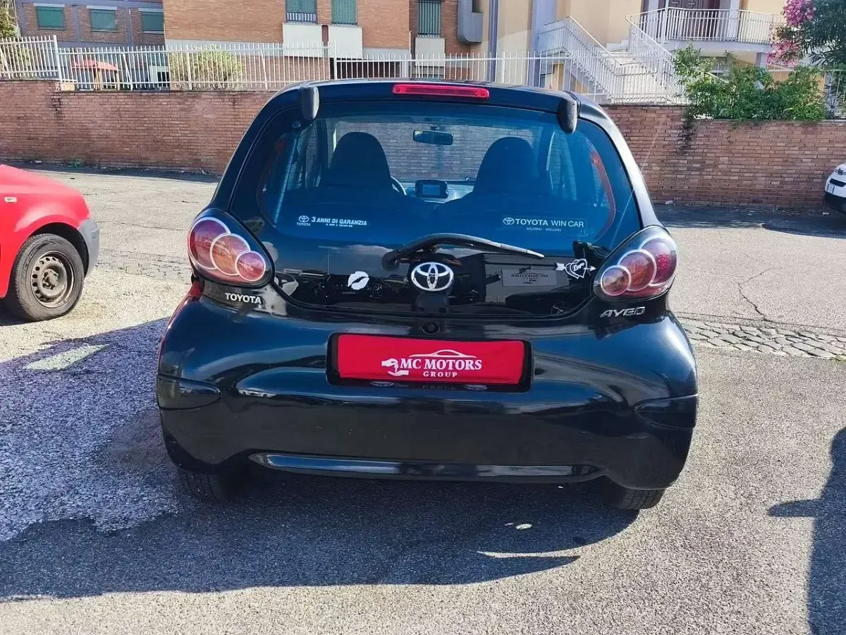 Usata Toyota Aygo Connect Style 68 CV (50 kW) 2012 Nero Utilitaria