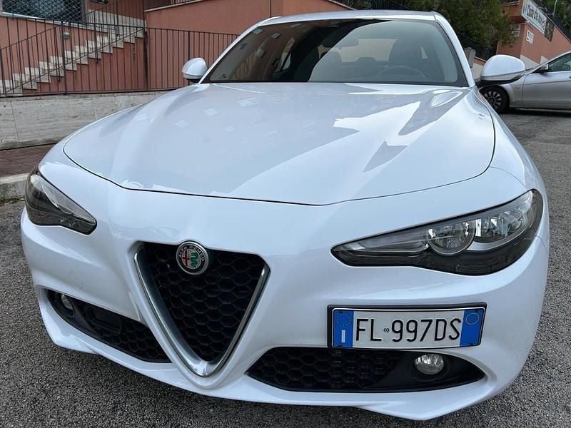 Bianco Usata 2017 Alfa Romeo Giulia Tre volumi | 13.900 € (Ottimo prezzo) - Immagine 1/4