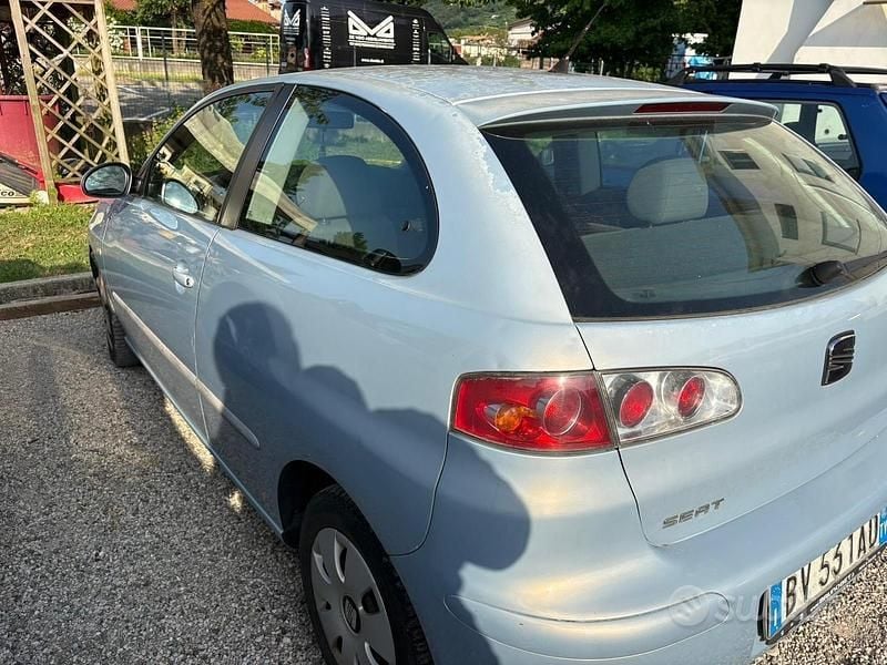 Usata Seat Ibiza 50 CV (36 kW) 2002 Grigio Utilitaria