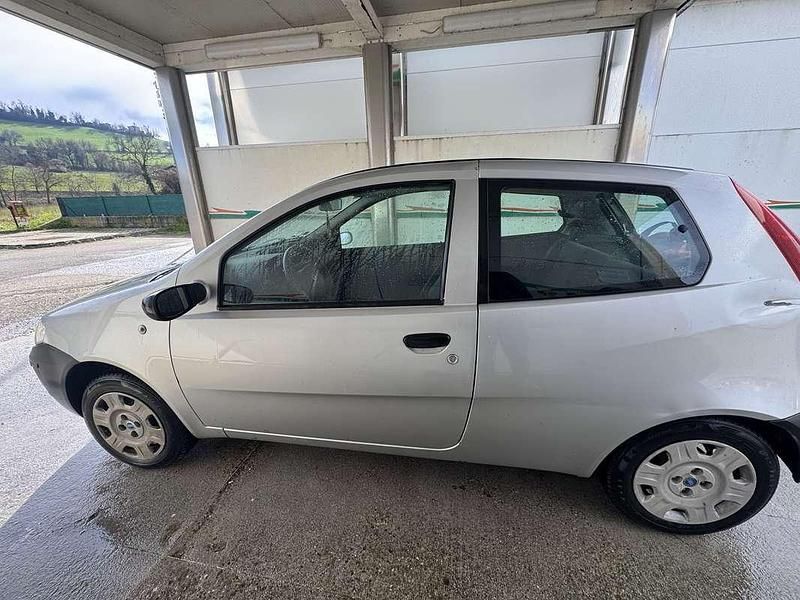 Usata Fiat Punto 60 CV (44 kW) 2005 Utilitaria