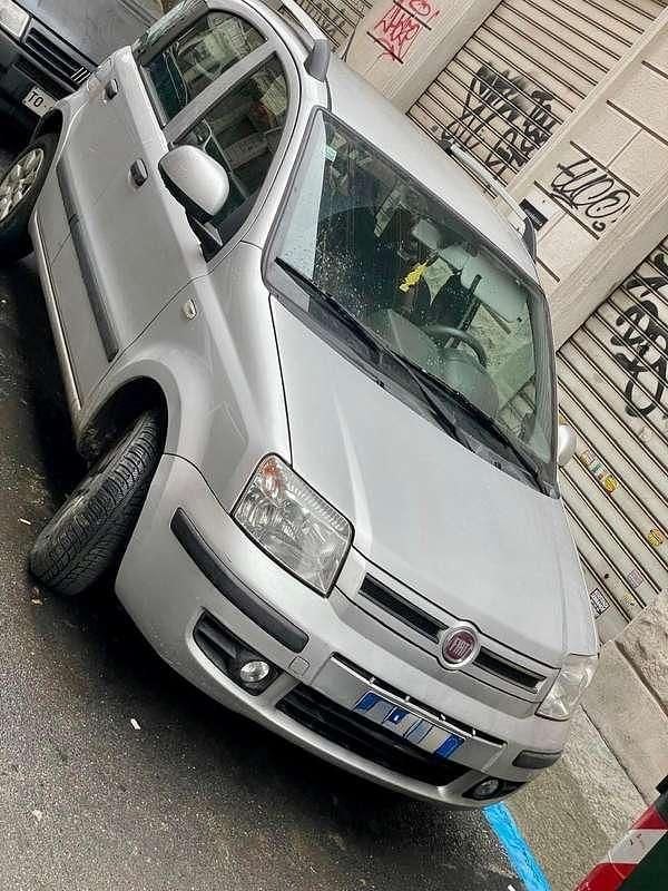 Usata Fiat Panda Active 69 CV (50 kW) 2011 Argento Utilitaria