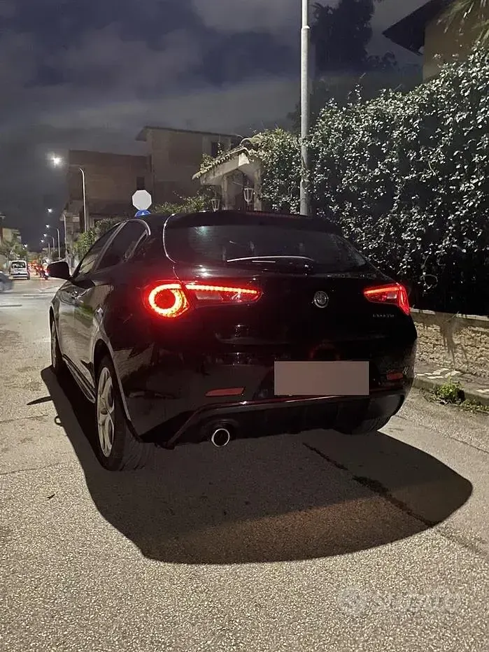 Usata Alfa Romeo Giulietta 120 CV (88 kW) 2018 Nero Utilitaria