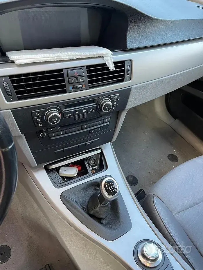 Käytetty BMW 320 177 HP (130 kW) 2008 Harmaa Sedan