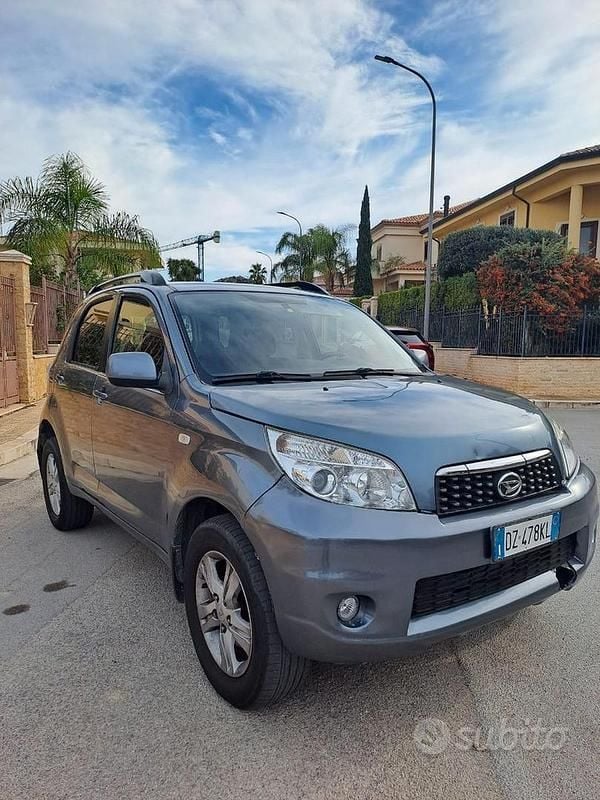 Usata Daihatsu Terios HIRO 105 CV (77 kW) 2010 Grigio SUV