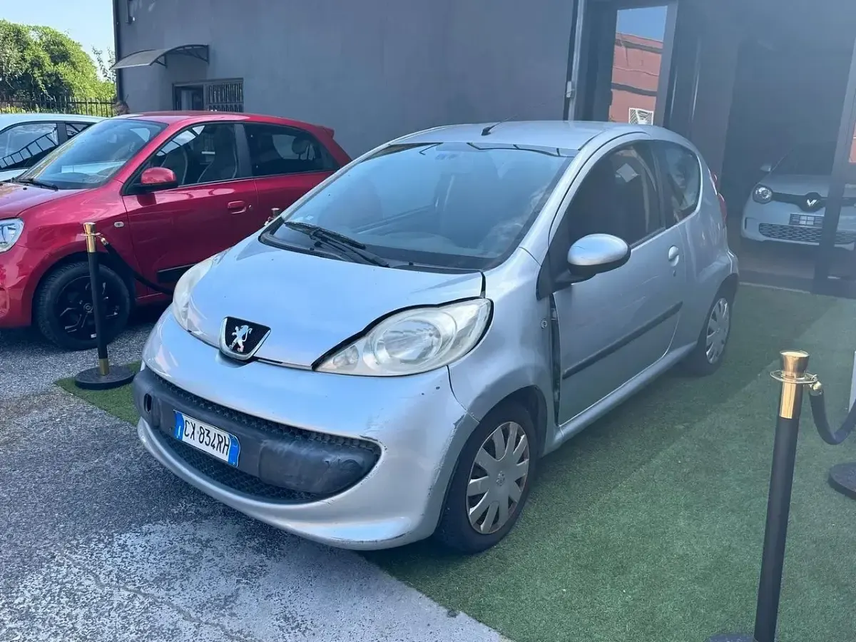 Usata Peugeot 107 68 CV (50 kW) 2005 Utilitaria