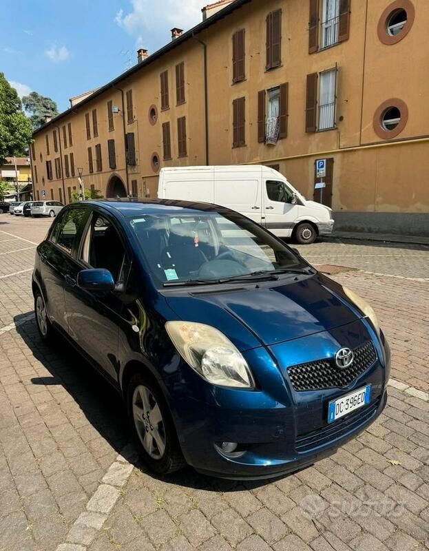 Usata Toyota Yaris 65 CV (47 kW) 2006 Blu Utilitaria