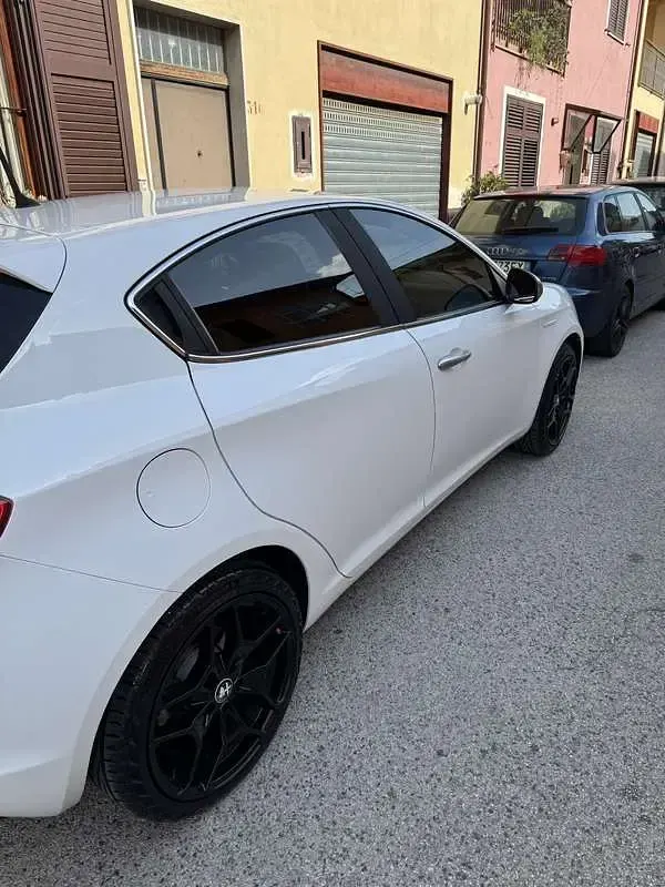 Usata Alfa Romeo Giulietta Exclusive 120 CV (88 kW) 2016 Bianco Berlina