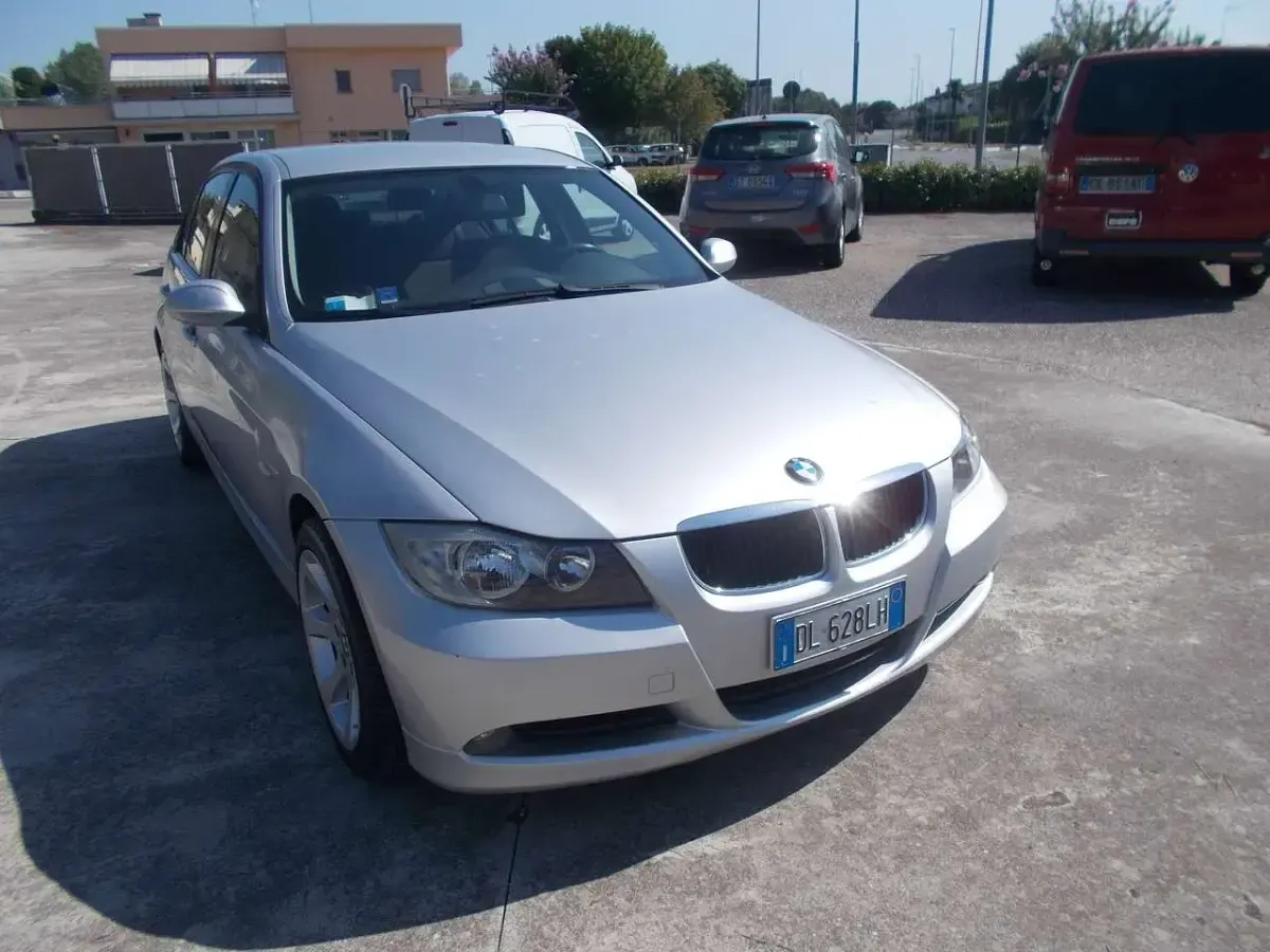 Usata BMW 320 177 CV (130 kW) 2007 Argento Berlina