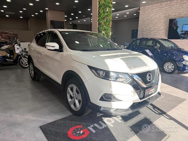 Gebraucht Nissan Qashqai 131 PS (96 kW) 2018 Weiß SUV